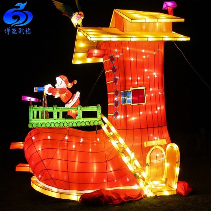 Decoratiuni de Craciun in aer liber Lantern Festival